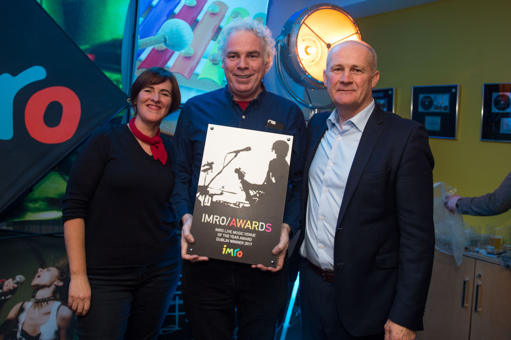Dave Allen of Whelans picking uo the IMRO Dublin Live Music Venue of the Year 2017 – with Eleanor McEvoy and Victor Finn of IMRO